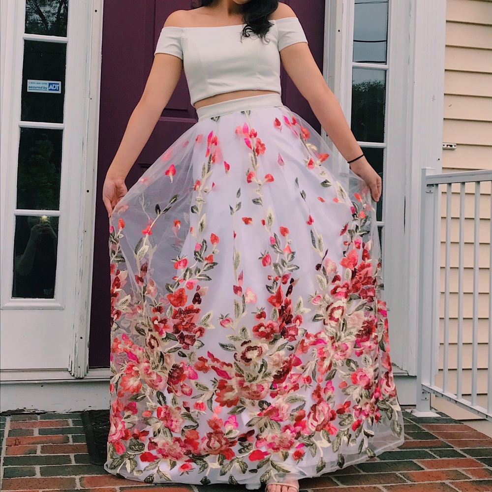 floral two piece prom gown 💞 NEED GONE !